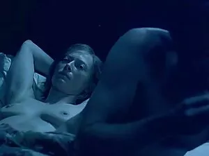 Femme aux seins défo ...
